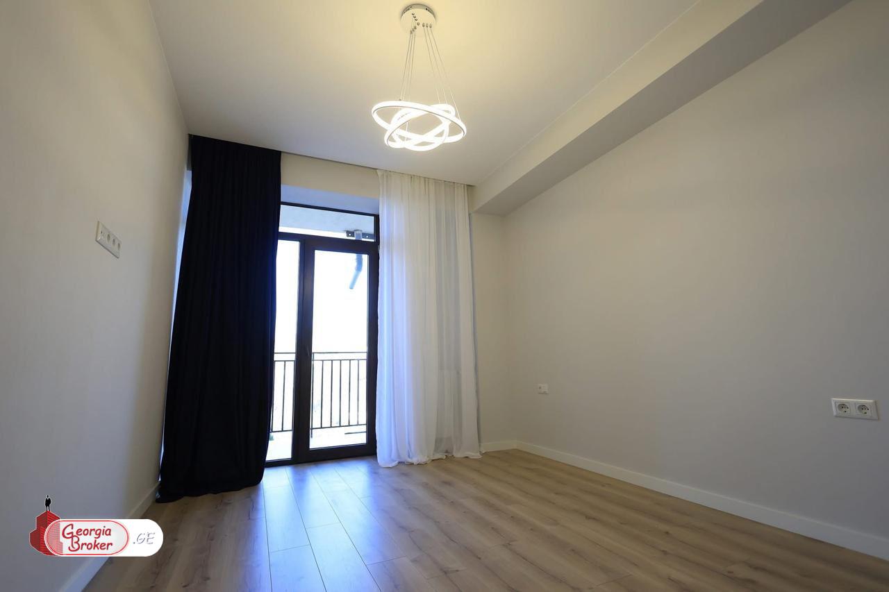 იყიდება ახალი გარემონტებული 5 ოთახიანი ბინა